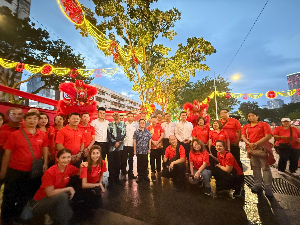 彭加兰哥打五条路 首挂灯饰喜迎新春