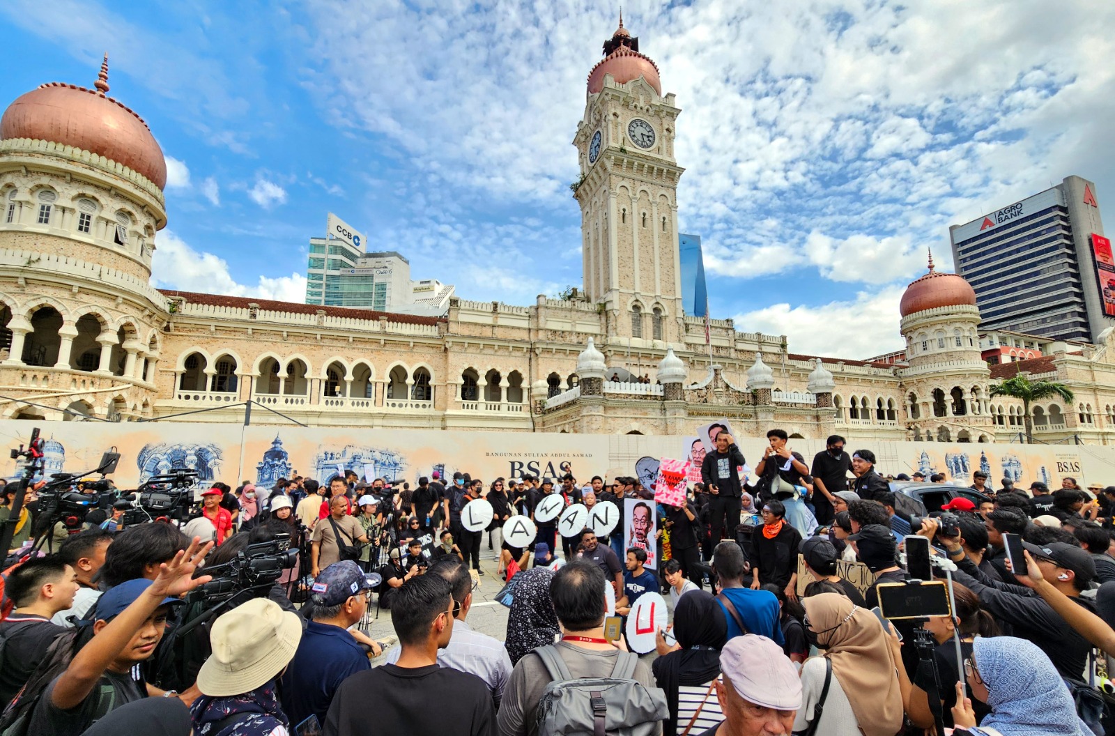 涉参与反贪集会 13大专生明录口供