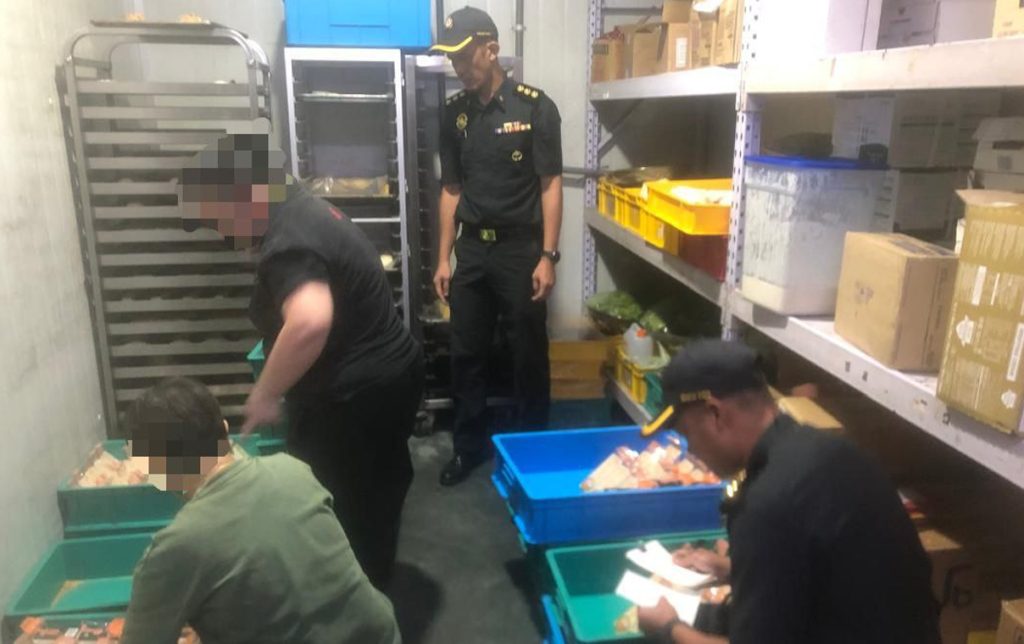 内贸部突击三明治工厂(内贸部提供)