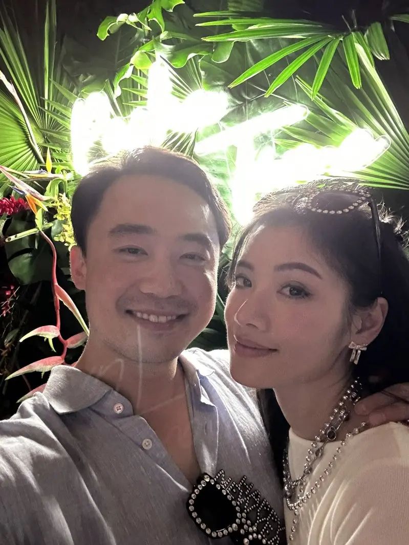 薄瓜瓜新年放閃 愛妻許惠瑜獲讚像舒淇