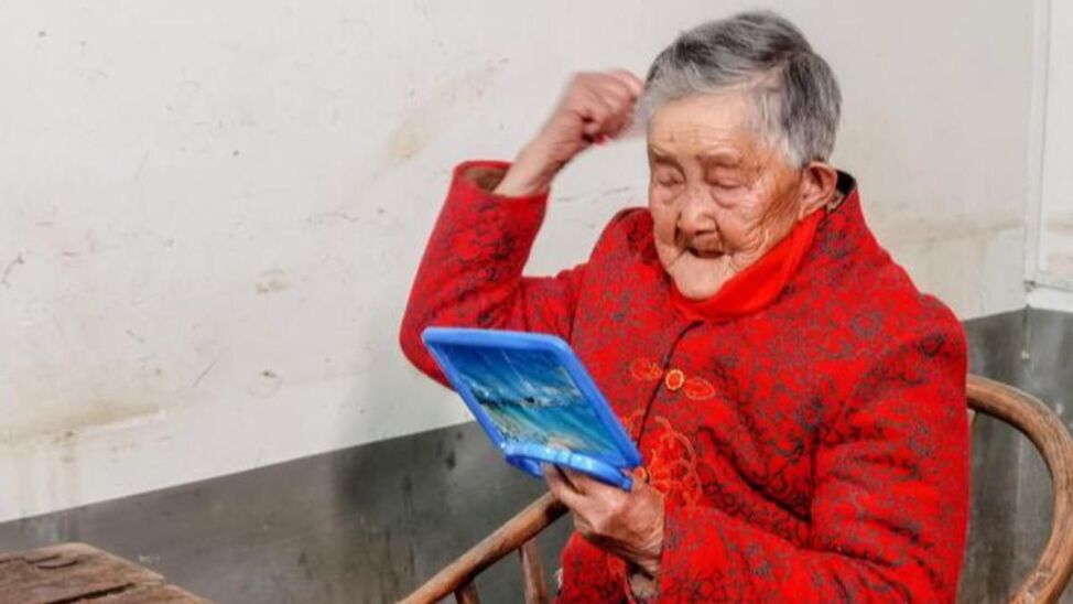 “阎罗王忘了我” 老妇迎124岁生日