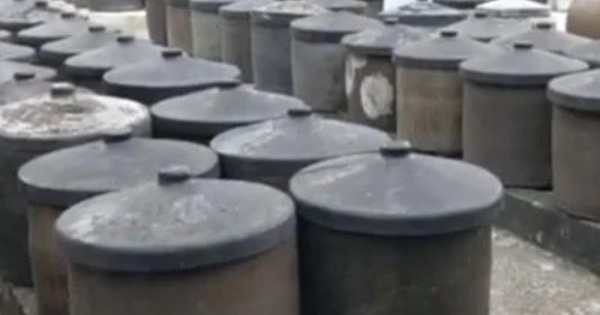 地板长青苔·货架有鼠粪 酱油及辣椒厂停运2周