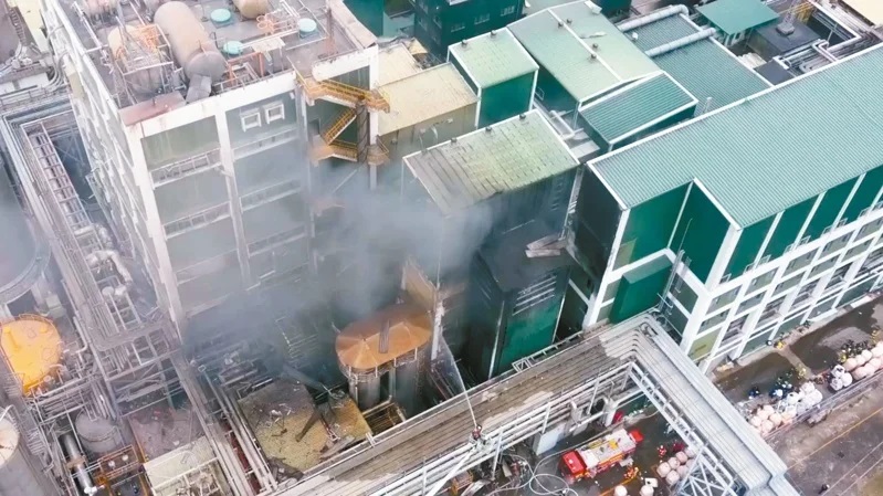 台湾新竹化纤厂气爆 酿2死19伤