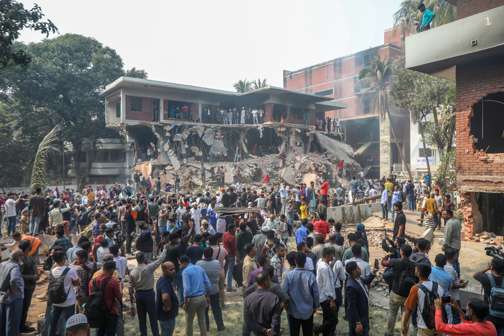 哈西娜吁抗临时政府触发 孟加拉爆反流亡总理示威潮