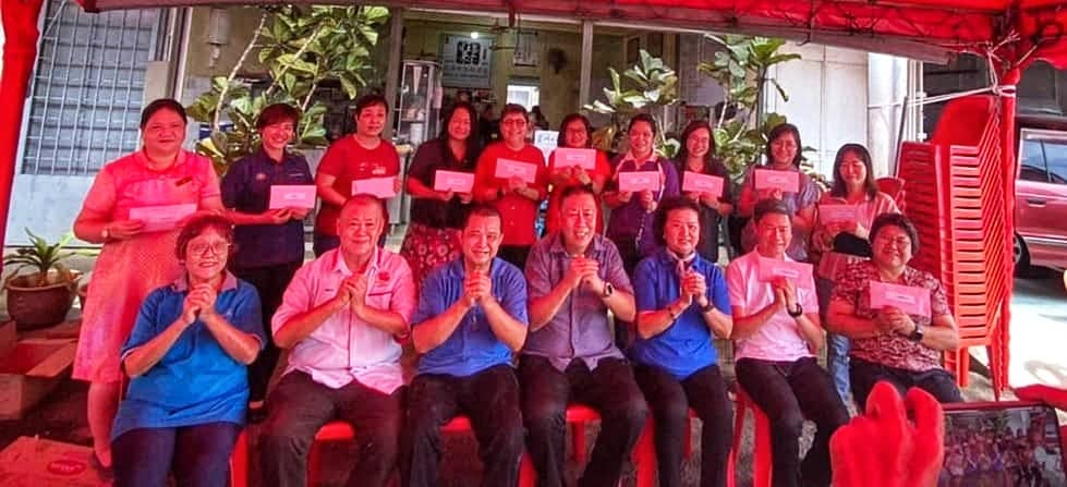 关丹旺来传统咖啡店义卖 3万6000令吉 捐助12所华校