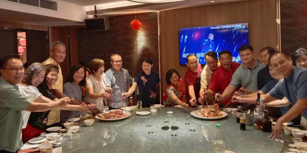 文冬广福庙新年善信游客增 部份收入捐中学华文学会