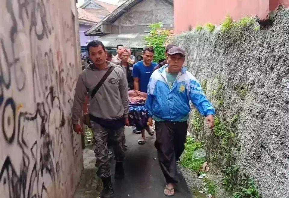 印尼西爪哇中毒案 齐喝纯酒精8死4危殆