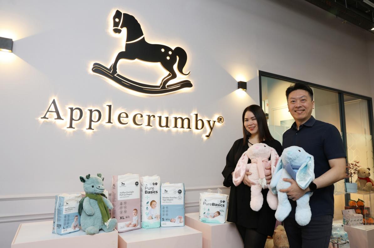 Applecrumby 吴淑仪(左)与陈颖能夫妇