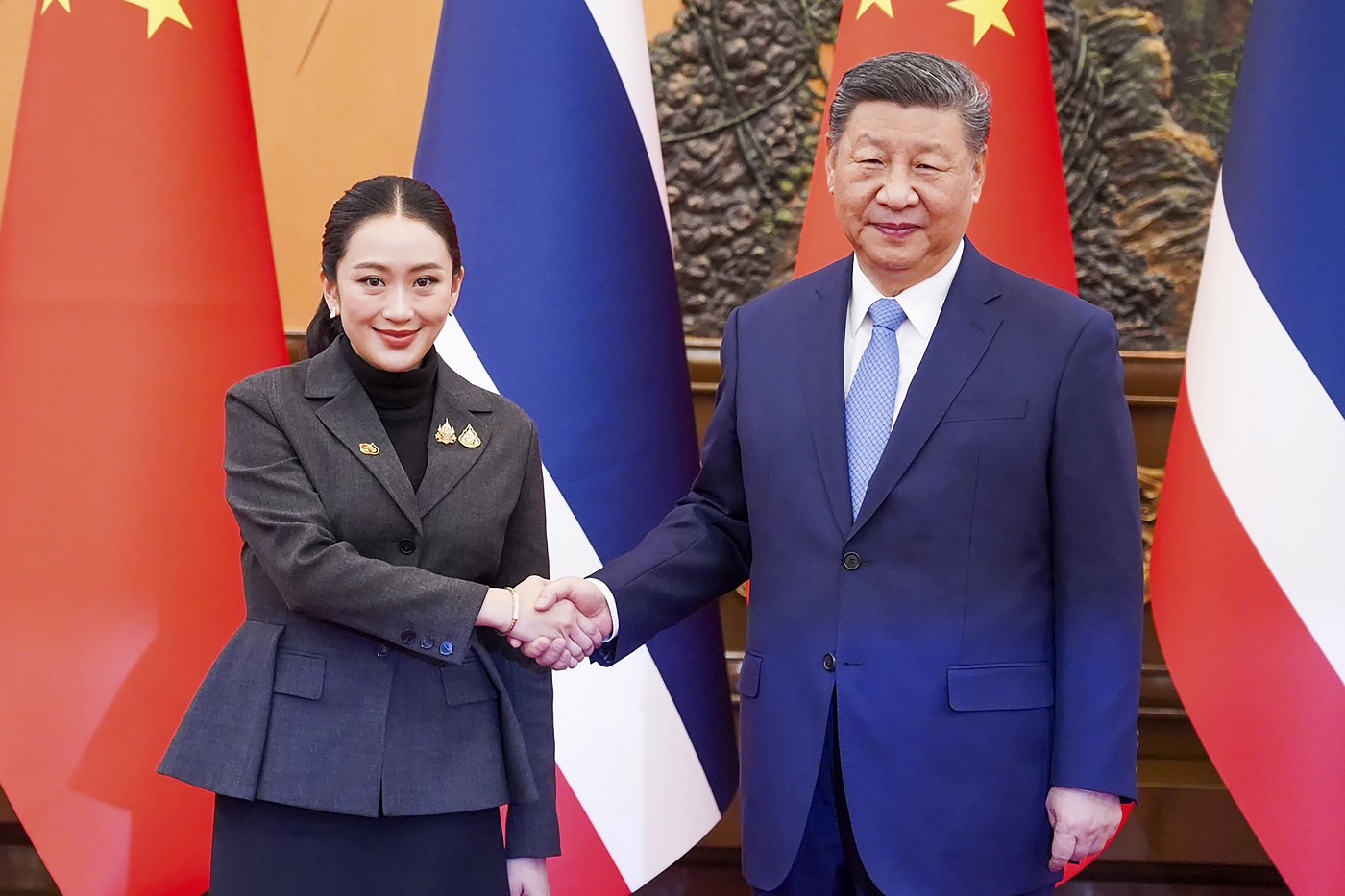 习近平佩通坦2025年2月(美联社)