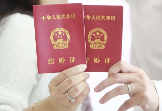 不结婚就解雇 公司规定惹议·当地政府介入