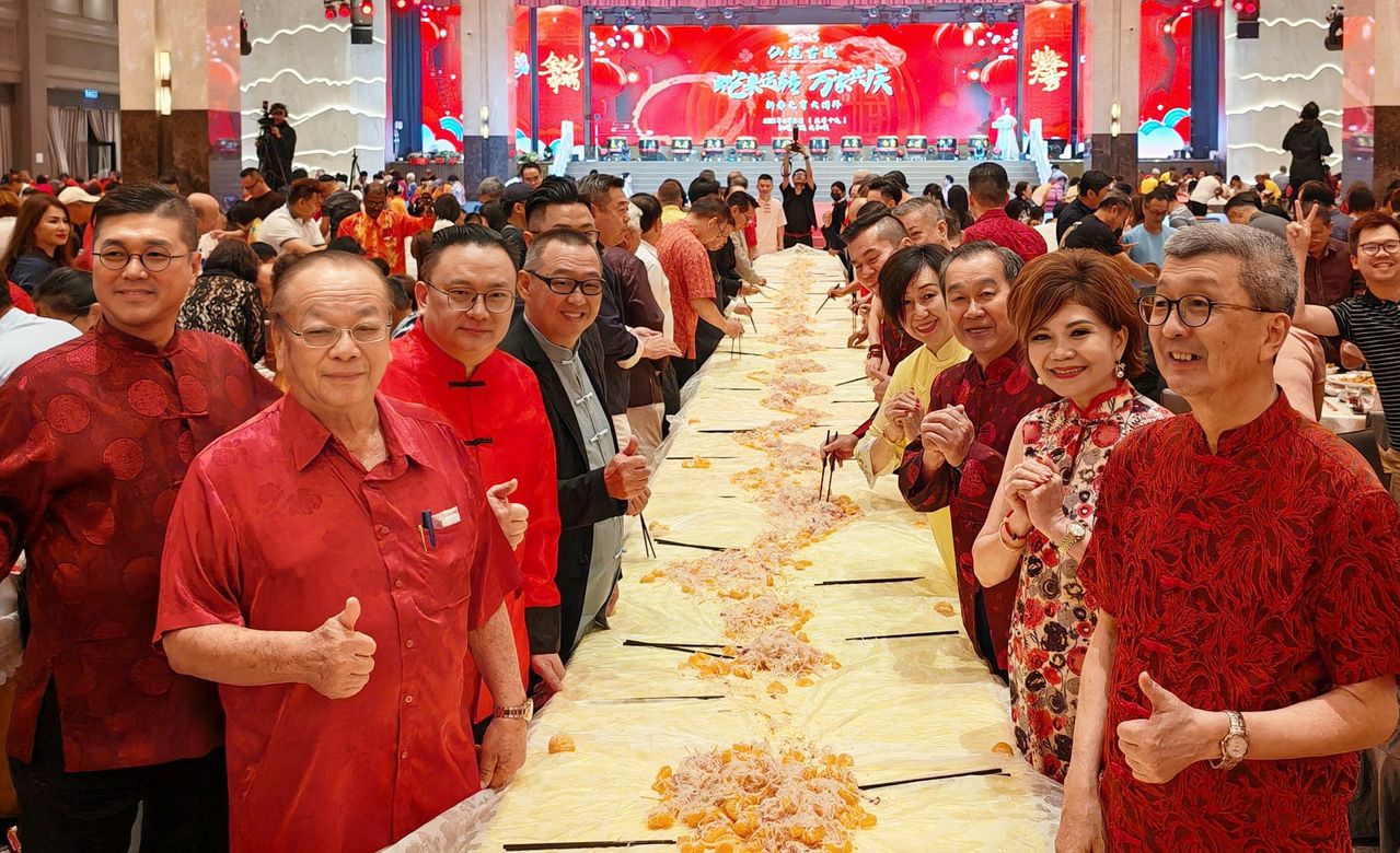 仙境新春嘉年华 万人参与助力华教发展