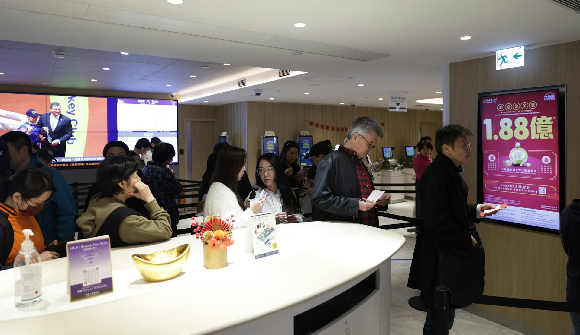 花10港元签注 港六合彩一人独得近2亿港元