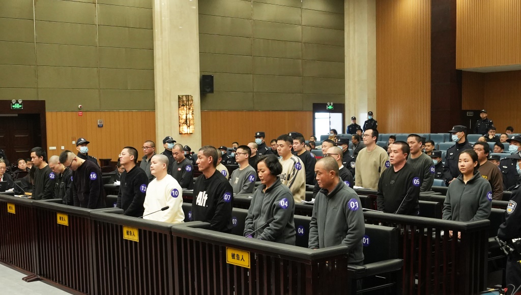 缅北明家电诈集团 23人中国温州受审