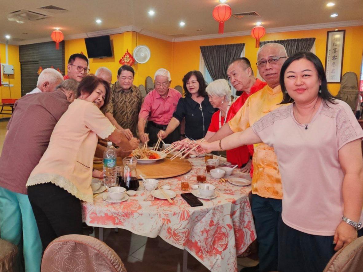 黄思华:基本人权 饮酒不应宗教化