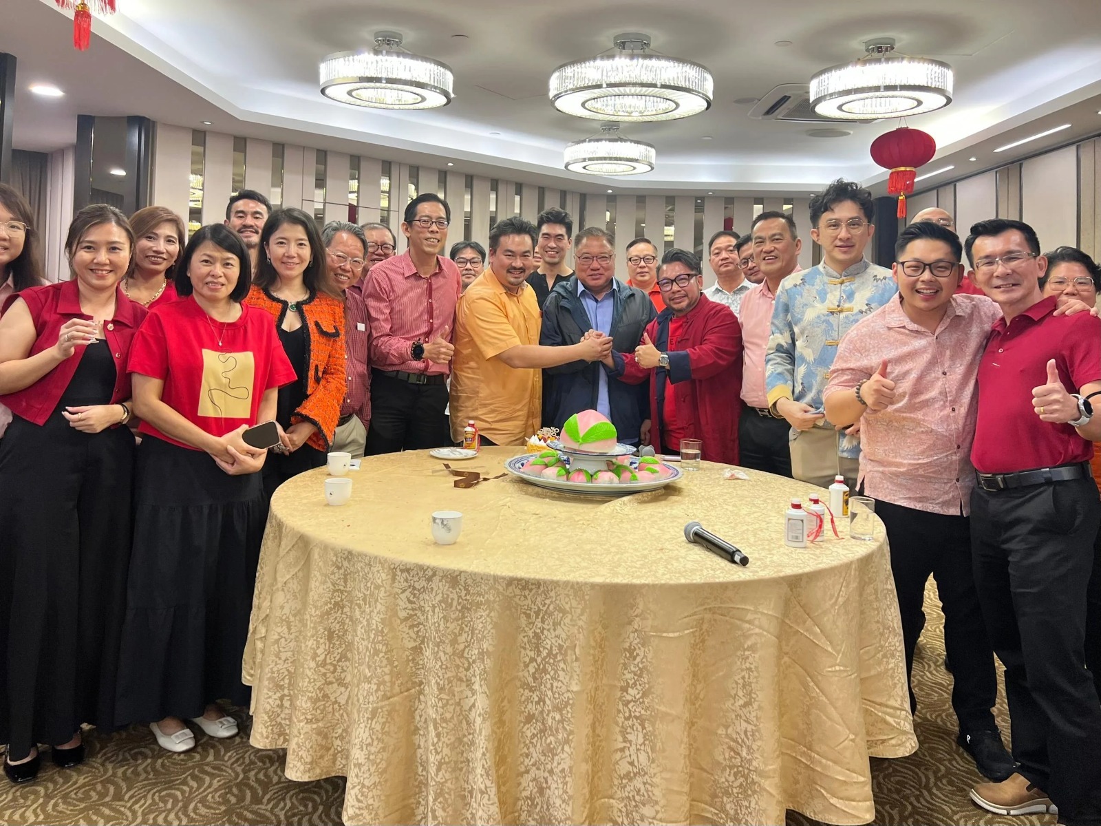 登高捐20万助民都鲁赈灾