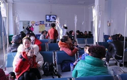 中国疫情续升温 传重症猝死增