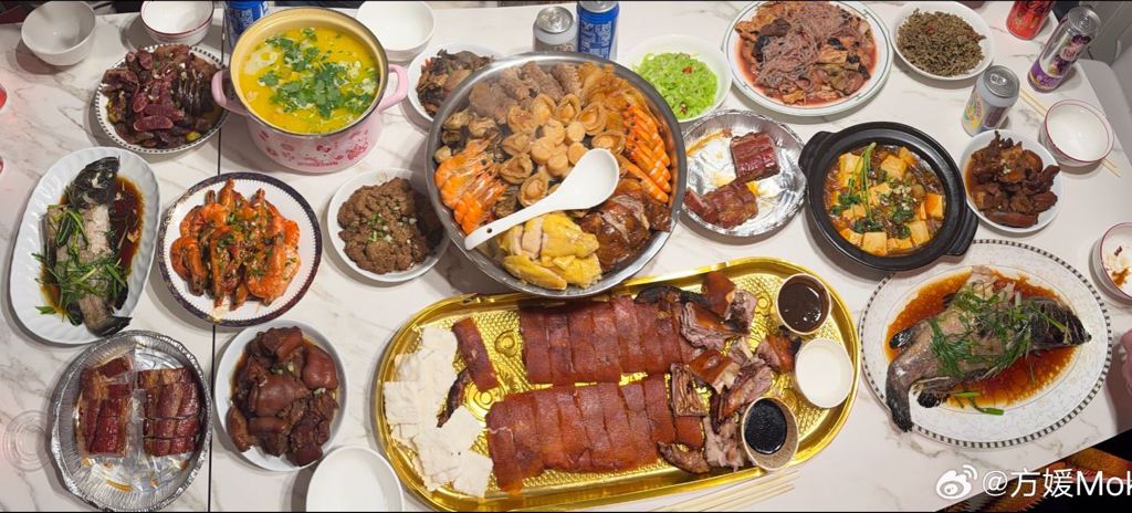 方媛晒过年大餐（取自方媛Moka微博）