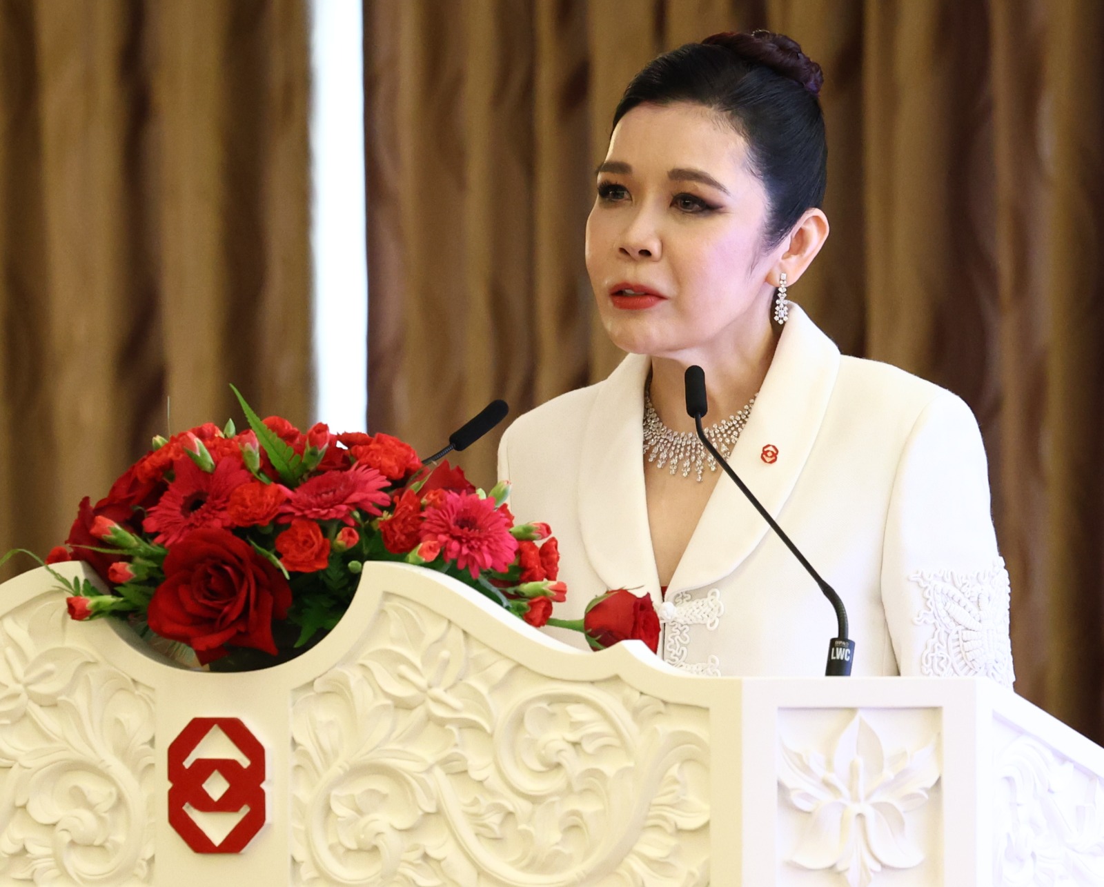 郑鸿标女儿郑丽贤