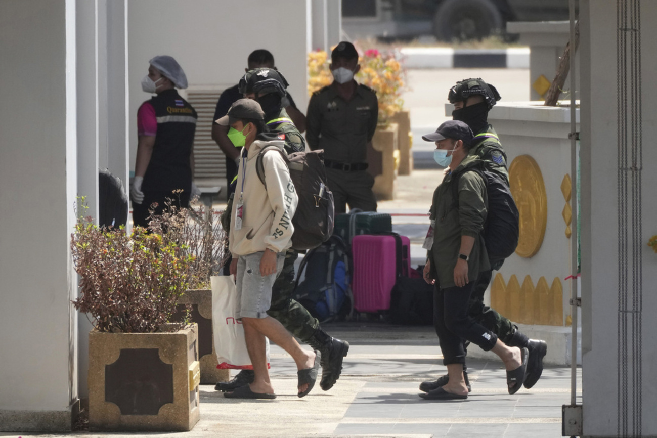 泰扫荡诈骗集团逮100泰人 首脑为2中国人