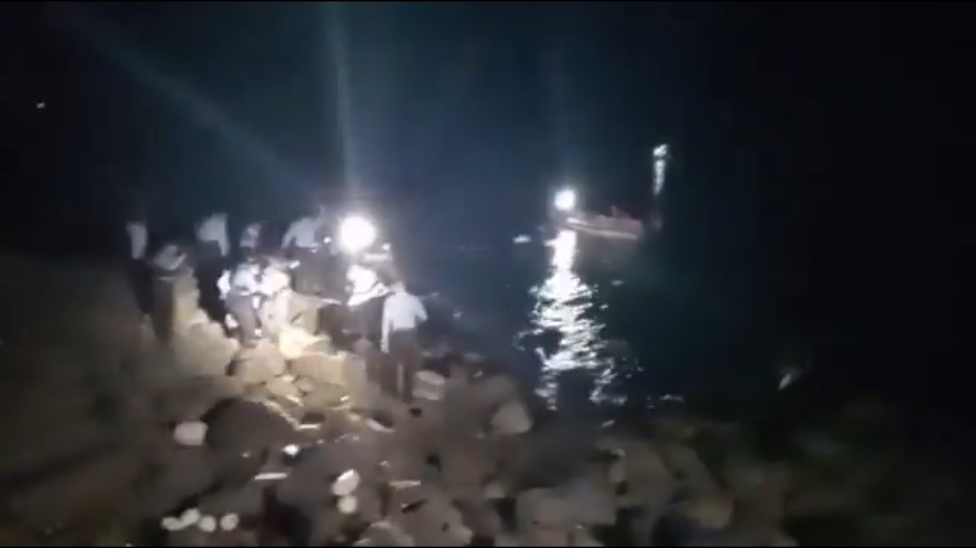 洪都拉斯客机坠海6死 另8人受困机舱等待救