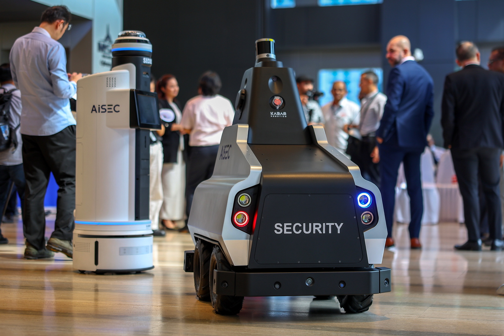 大马AI保安机器人上岗