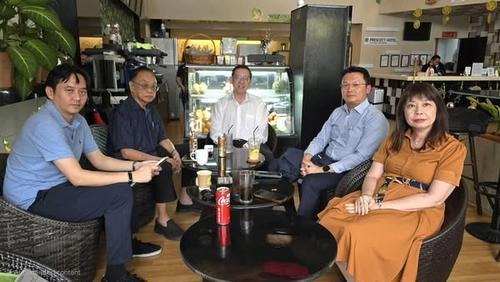 【行动党党选】党选前夕忙里偷闲 林冠英与方贵伦喝茶叙旧