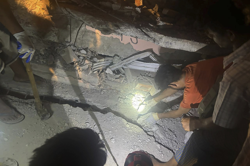 【缅甸地震】受困30小时 女子公寓瓦砾堆中获救