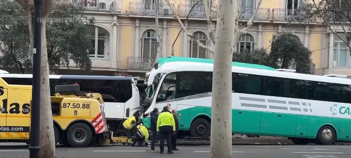 巴塞罗那2旅巴相撞 51伤当中4人危殆