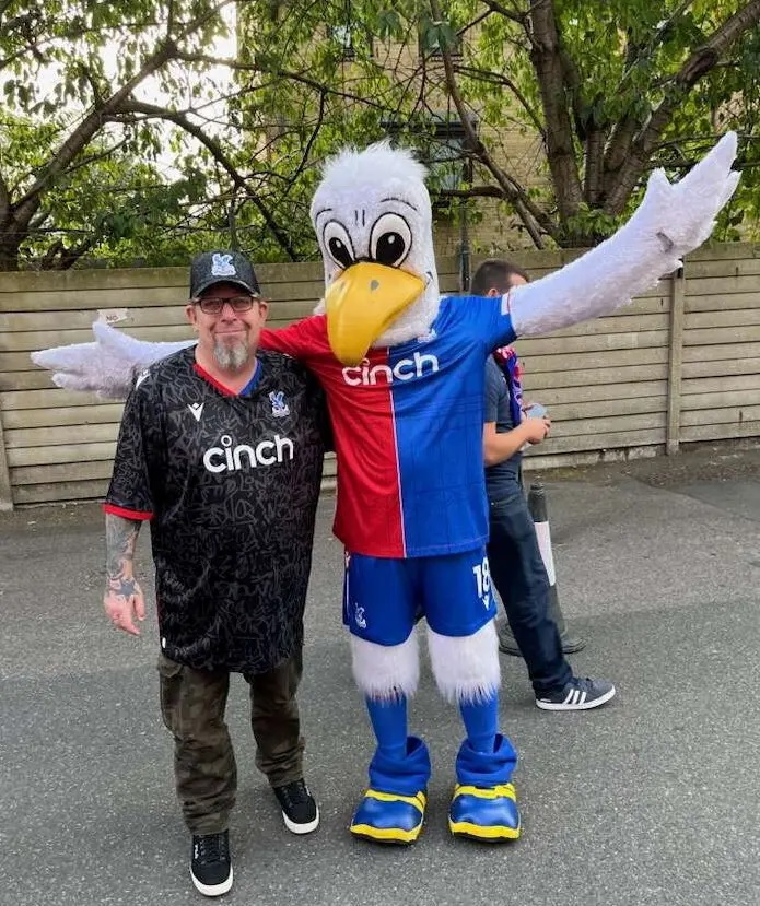 立遗嘱表明要“巧克力棒棺材”英汉幽默走完人生最后一程