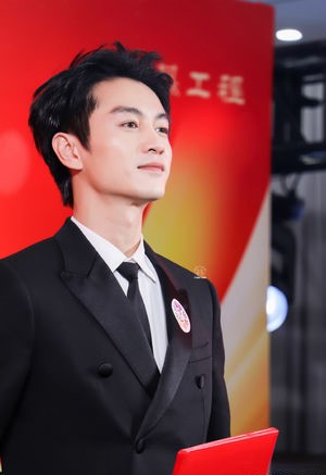 陈晓离婚后首露面 神采奕奕状态好冲上热搜