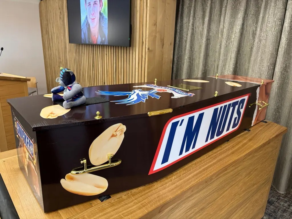 立遗嘱表明要“巧克力棒棺材”英汉幽默走完人生最后一程