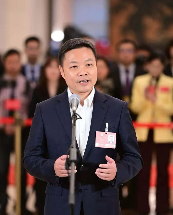 预测中国车企展开3年淘汰赛 何小鹏:下一步“卷自动驾驶”