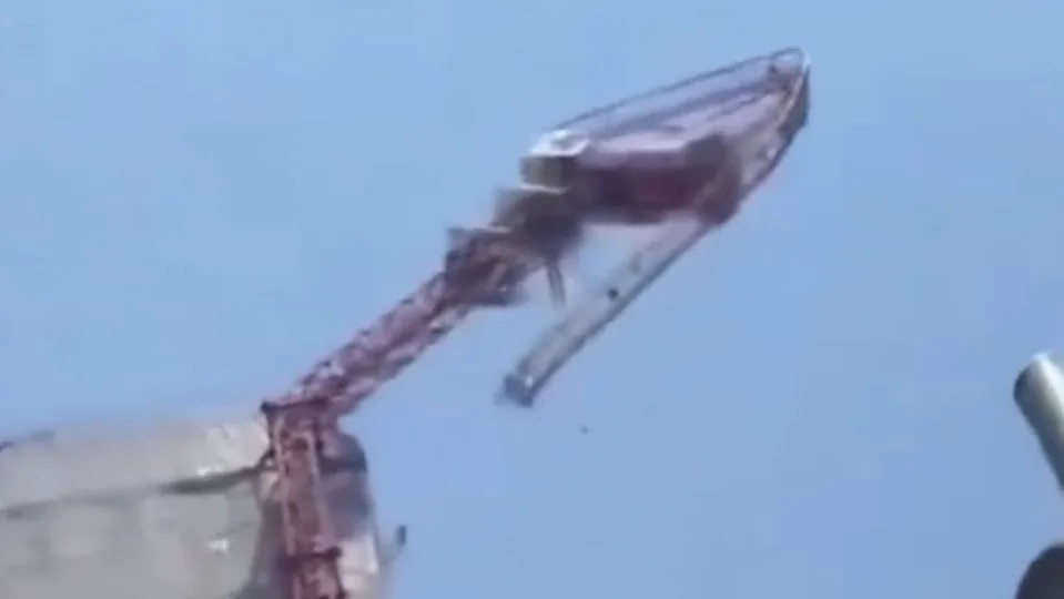 【缅甸地震】曼谷高楼施工遇地震 起重机吊臂工人抛飞坠亡