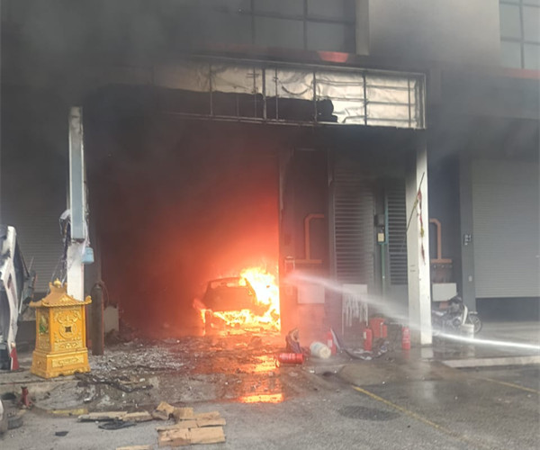 店屋 火患 轿车 烧毁