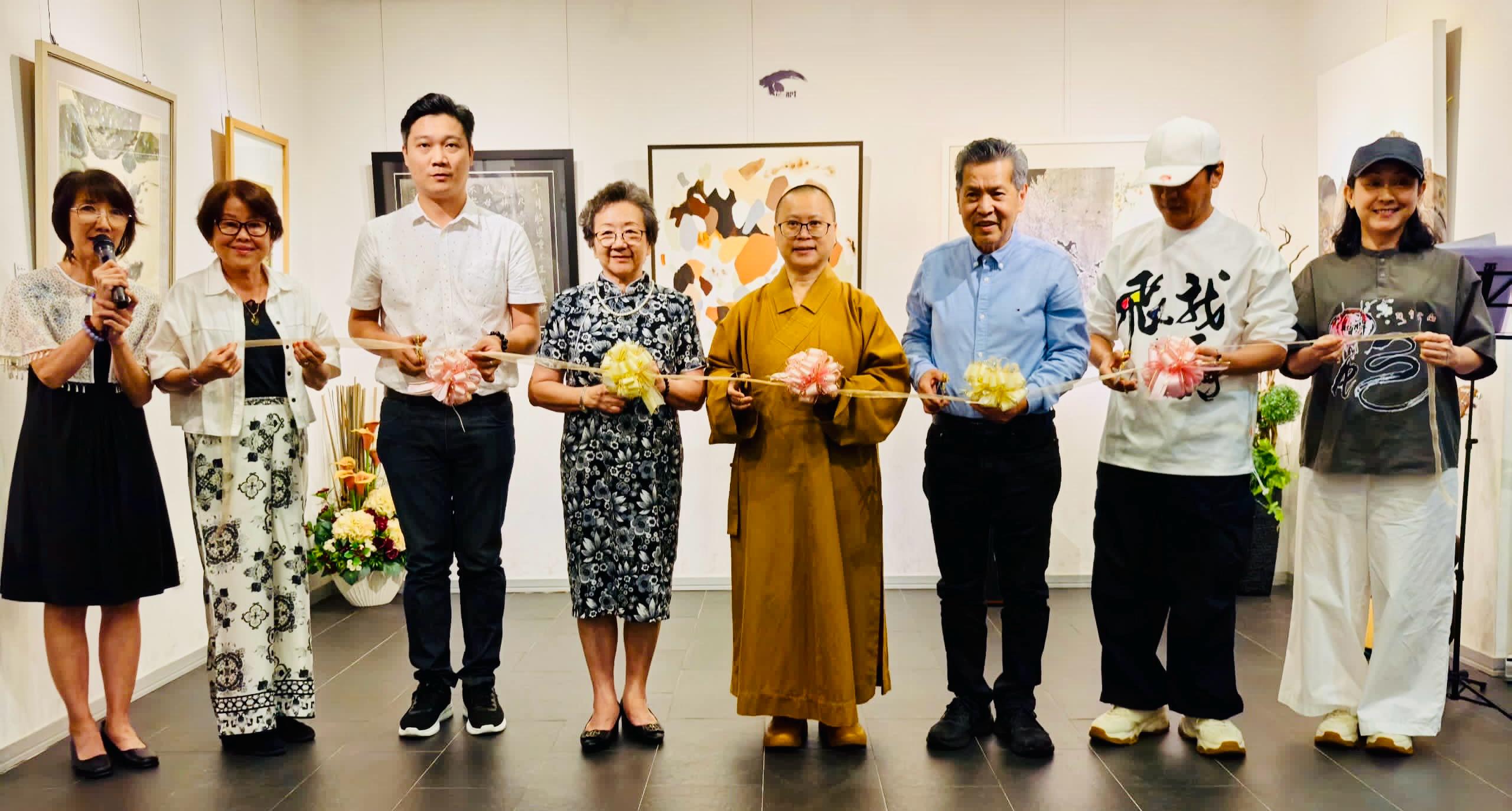 妇女节“画出彩虹”书画展 有航法师：以艺术观照人生