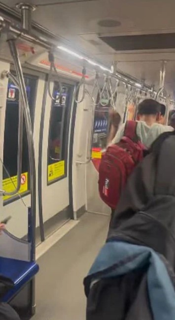 LRT阿都拉胡贡站技术故障 列车冒烟巨响·乘客安全撤离