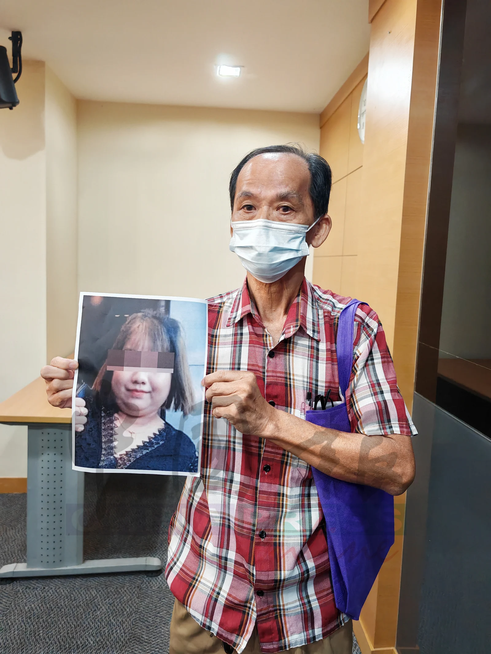 屡欠阿窿被掏空25万 父要与烂赌女断绝关系