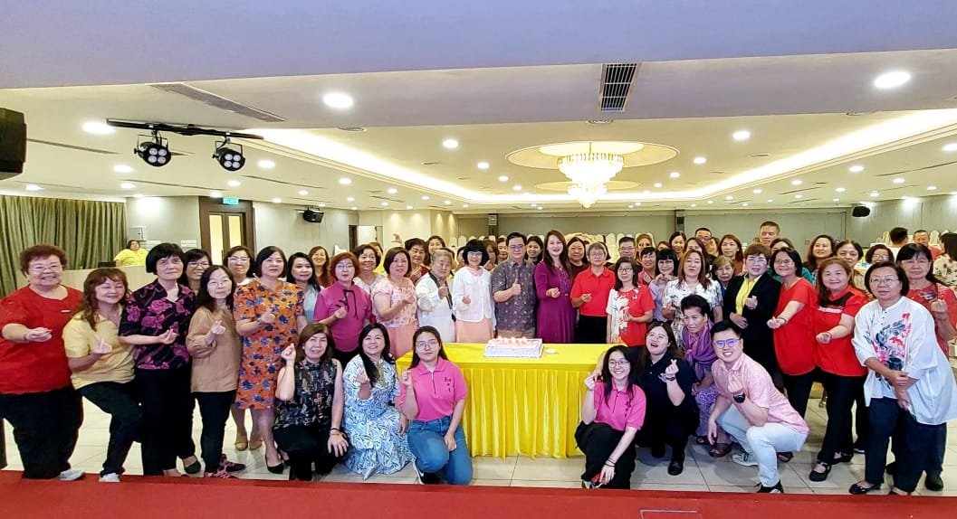 马华妇女组花韵茶会 郑慧玲促立法强化性别平等