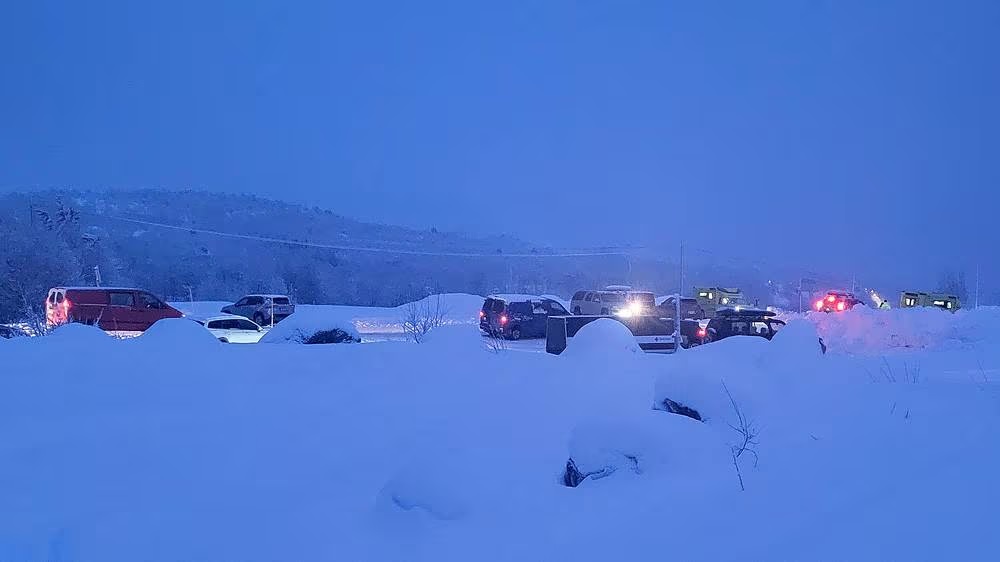 游客遇雪崩“活埋7小时”奇迹获救 专家:无先例