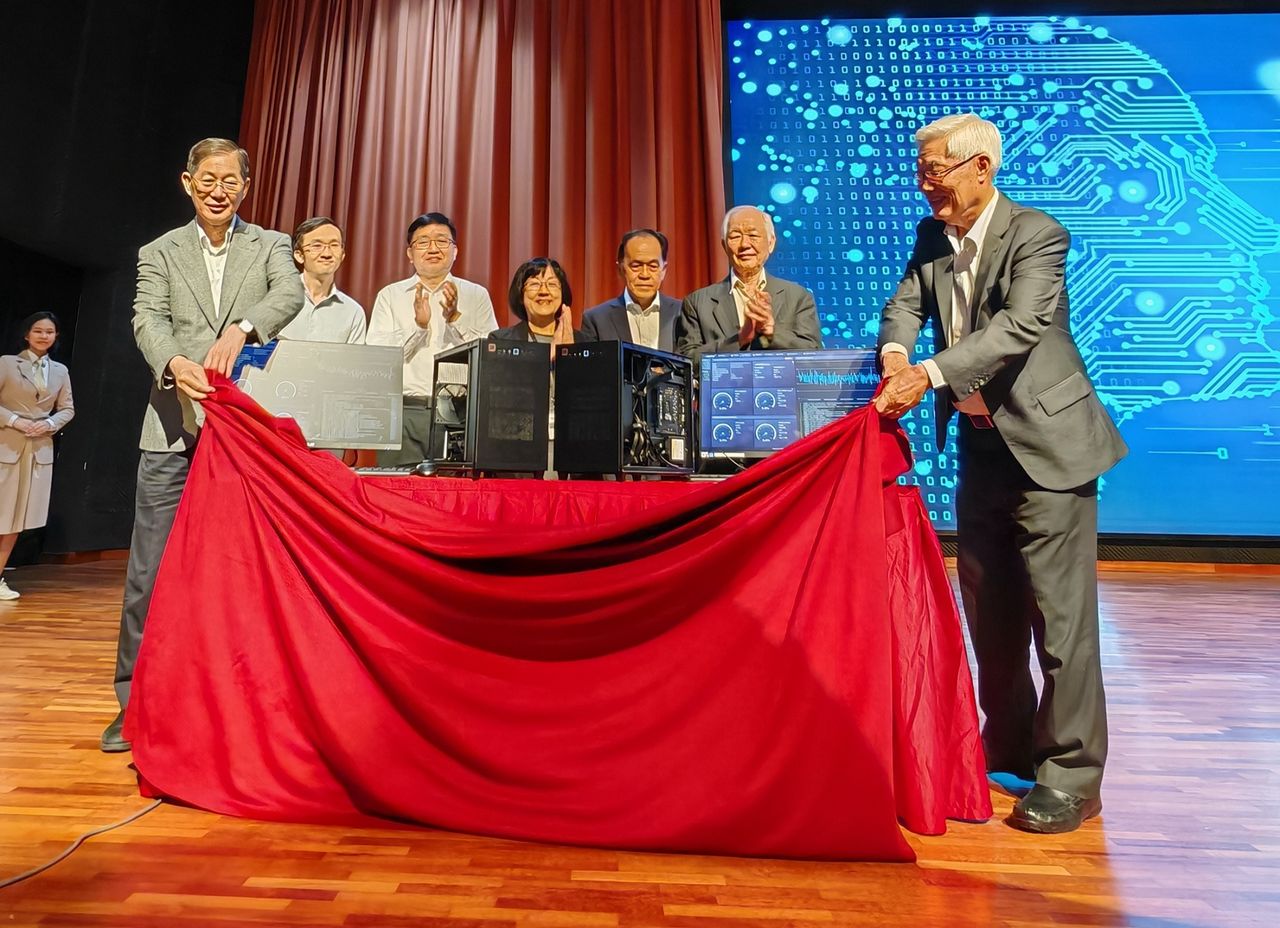 滨华中学携手优大坤成推动AI教育新突破