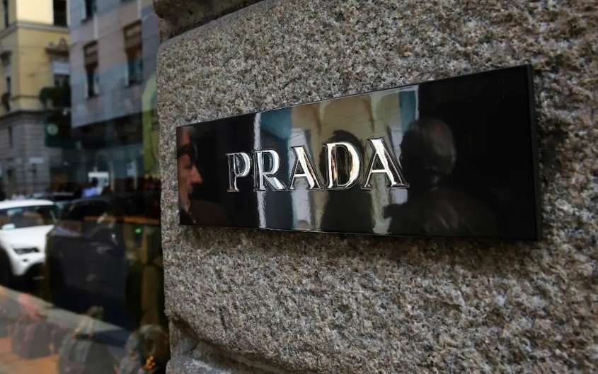 奢侈品业迎震撼交易 Prada拟收购Versace