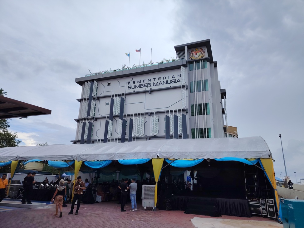 乔治市海墘街的人资部新建大厦外观