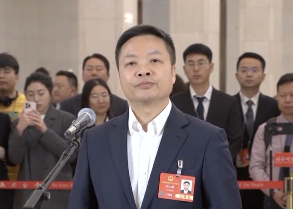 小鹏汽车创办人:全球AI时代到来 汽车产业开始与机器人融合