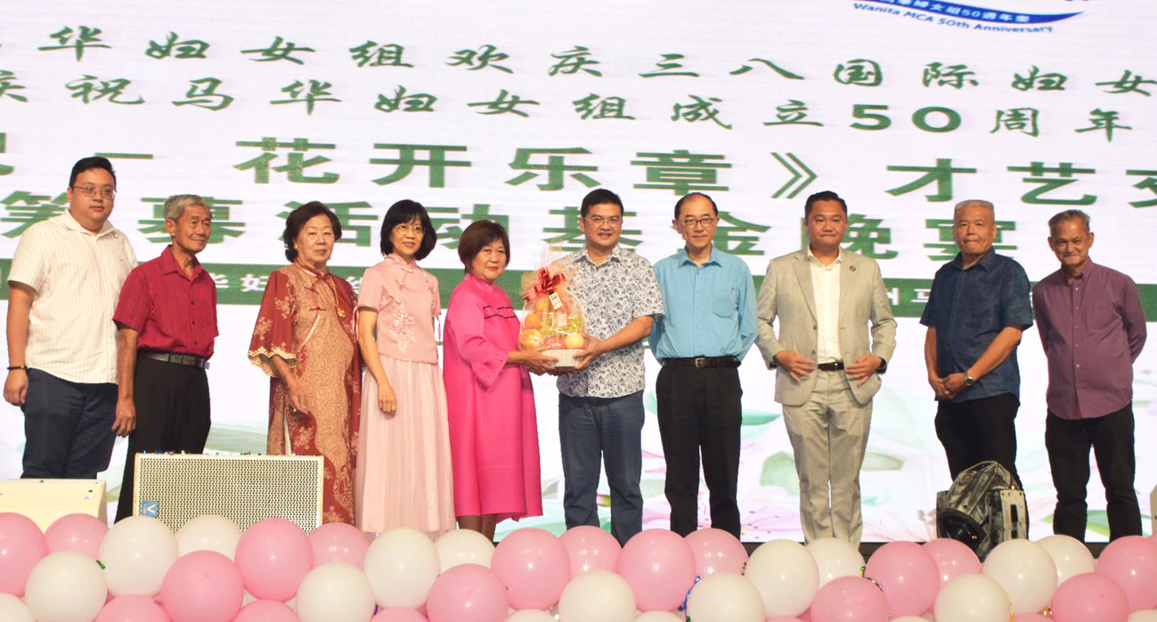 黄友凤:制度性改革 加强推动女性参政