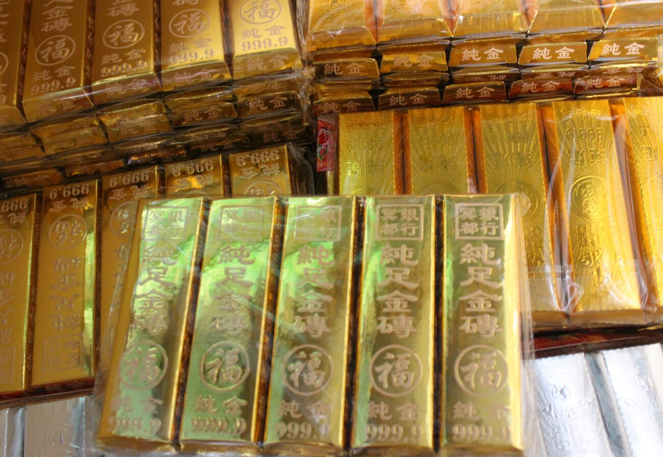 金价飙涨助推成清明热销品 纸扎“金条”销量激增20%