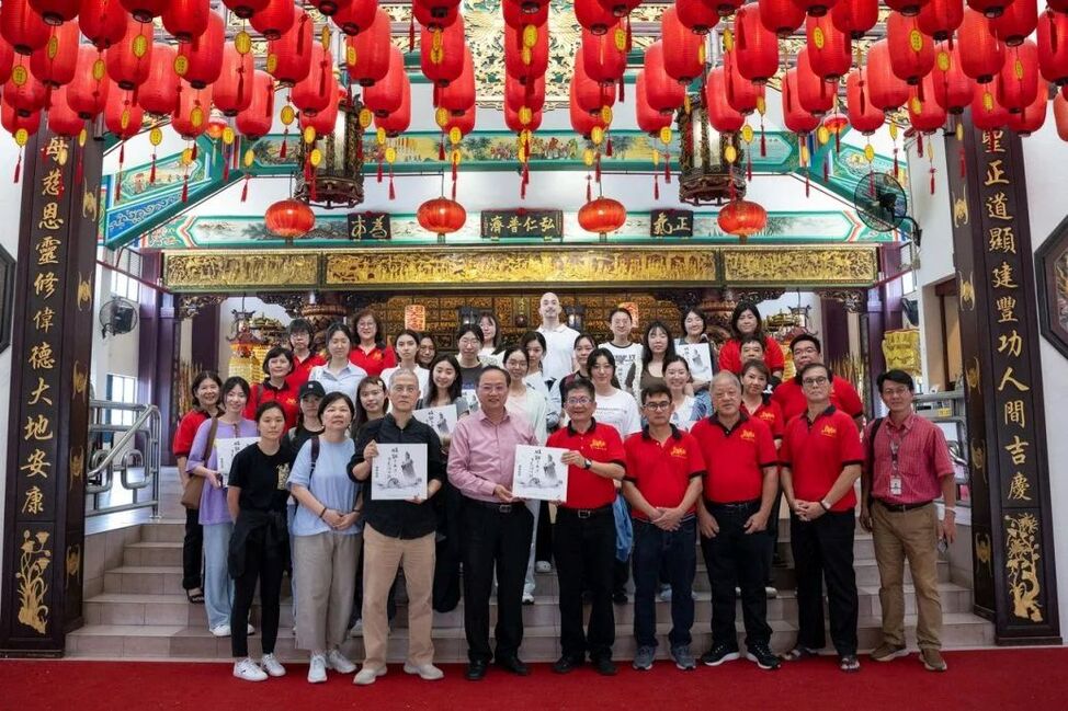 新大宗教学研习团师生 访甲天后宫认识妈祖