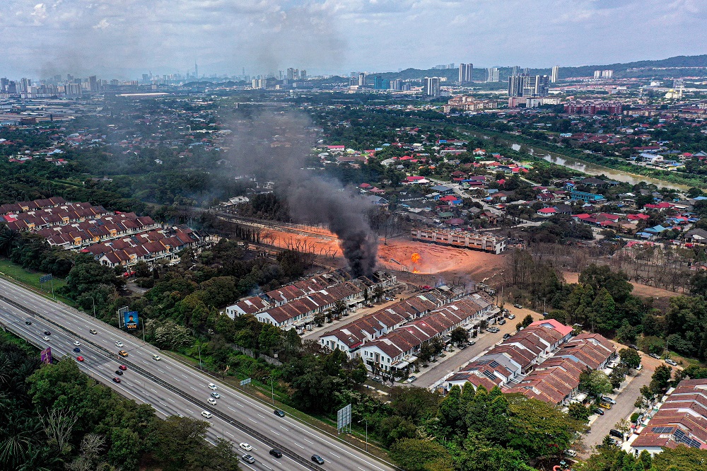 布特拉高原天然气管泄漏大爆炸