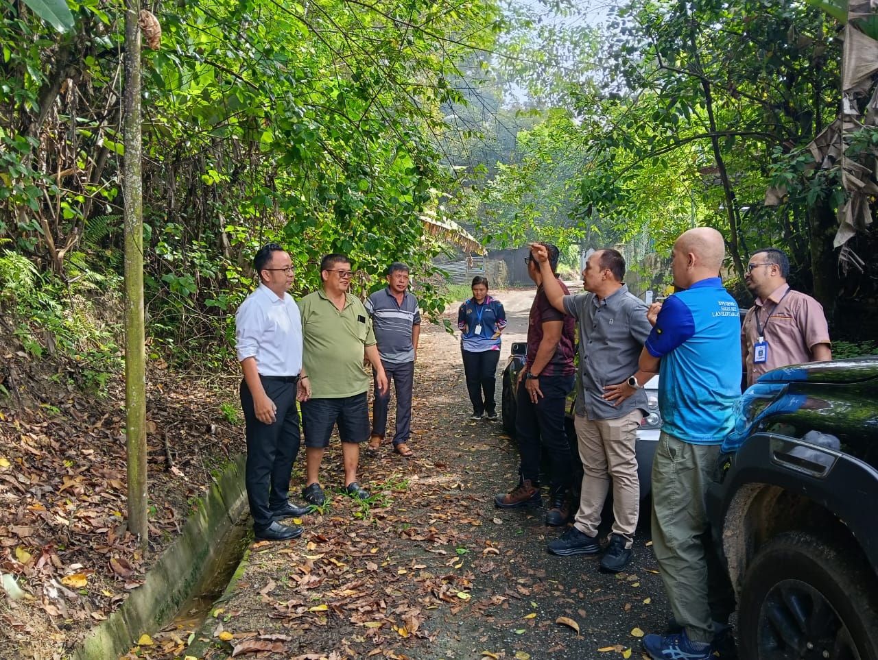 知知港上帝宫旁 小山丘雨后土崩