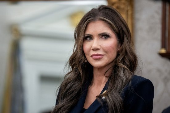 美国安全部长克里斯蒂诺姆 Kristi Noem