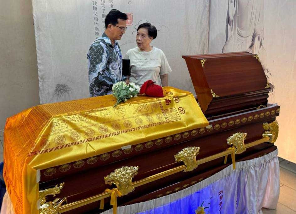 女推销员韩静婷吃早餐时惨被撞死